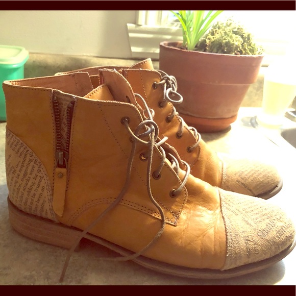 Tan leather boots with suede details - Picture 1 of 3